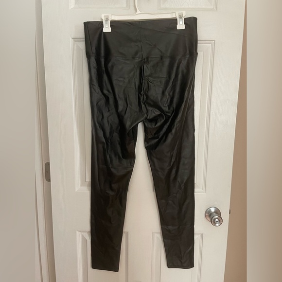 High-Waisted Faux Leather Leggings - Picture 2 of 3